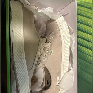 Cariuma canvas sneaker cream